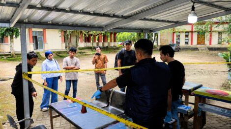 Polisi melakukan olah TKP lokasi Ketua DPRD Dok. (Seputarmedia.id/Reza Aditya)