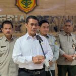 Mentan Amran saat konferensi pers terkait pejabat terindikasi judol di Kantor Kementan, Jakarta pada Senin (31/8/2026). Foto: Argya Maheswara/kumparan