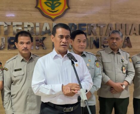 Mentan Amran saat konferensi pers terkait pejabat terindikasi judol di Kantor Kementan, Jakarta pada Senin (31/8/2026). Foto: Argya Maheswara/kumparan