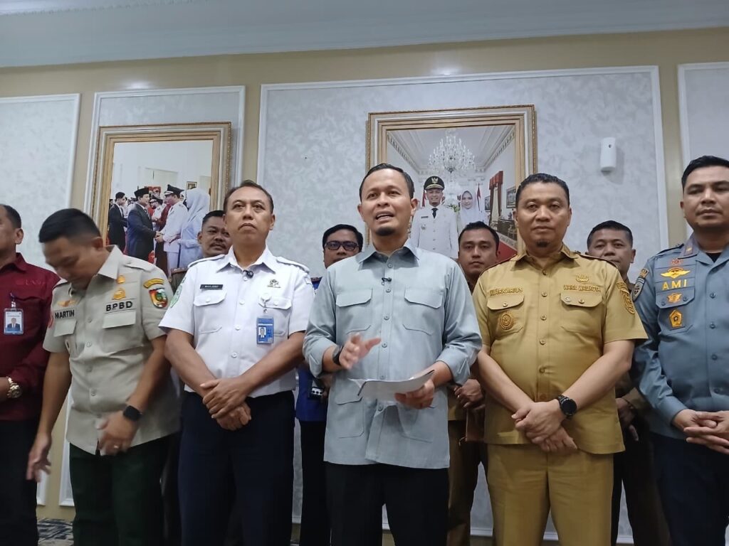 Wali Kota Pekanbaru, Agung Nugroho menyampaikan kondisi kualitas udara usai menggelar rapat bersama.