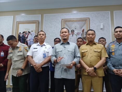 Wali Kota Pekanbaru, Agung Nugroho menyampaikan kondisi kualitas udara usai menggelar rapat bersama.