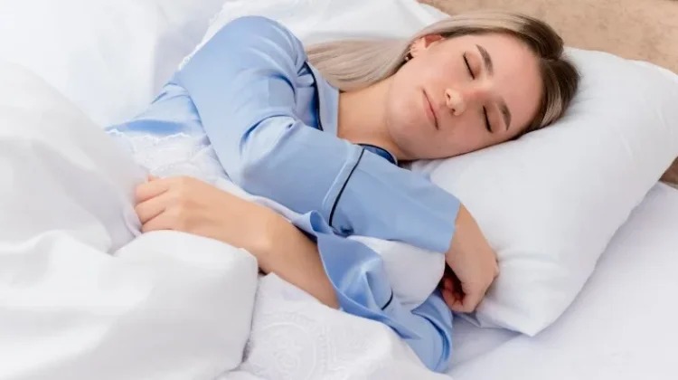Ilustrasi tidur sebagai bagian dari proses pemulihan tubuh. (Foto: Magnific.com/stockking)