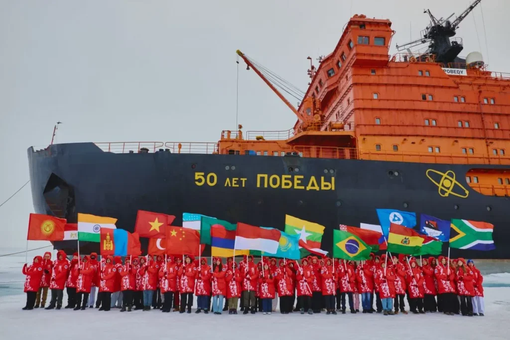 Ilustrasi: Para siswa berusia 14 hingga 16 tahun dari 22 negara berpartisipasi dalam Program Pendidikan Internasional Rosatom “Icebreaker of Knowledge”. (ANTARA/Rosatom/goarctic.energy)