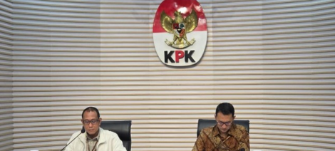 Jubir Budi Prasetyo dan Direktur Penyidikan Achmad Taufiq Husein saat jumpa pers terkait kasus korupsi BNPB. (CNN Indonesia/Thohirin)