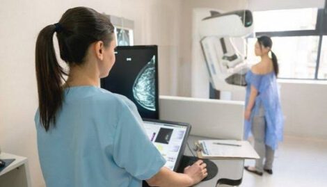 Skrining mamografi berkala menjadi kunci utama deteksi dini kanker payudara pada wanita. Source: Mandaya Hospital Group / Mamografi: Pentingnya dan Prosedur