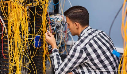 Analis teknologi membedah potensi dominasi konten sintetis buatan AI terhadap lalu lintas dan infrastruktur internet global. Source: DTC Netconnect / Menata Kabel Fiber Optik Indonesia: Strategi untuk Data Center ...