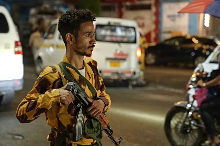 A member of the security forces of the internationally recognised Yemeni government mans a checkpoint on a street in Taiz amid concerns about Houthi infiltration, late on September 27, 2026 [AFP]