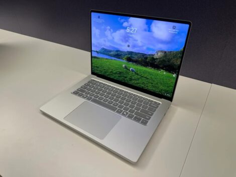 The Surface Laptop Ultra may bring a new class of machine to the Windows space. © Kyle Barr / Gizmodo