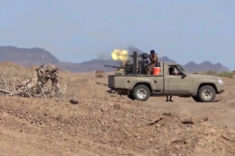 This screen grab taken from video footage released by the pro-Yemeni government Southern Giants Brigades on October 6, 2026 shows a fighter firing a turrent from the back of a "technical" pickup truck during clashes with Houthis in Taiz province. [AFP]
