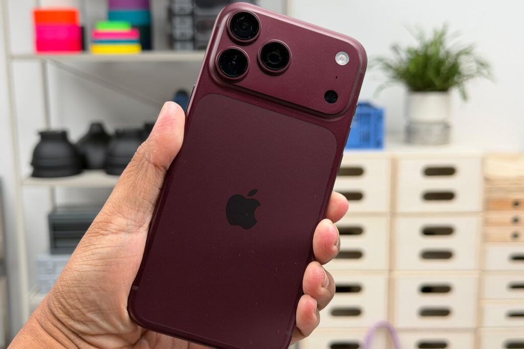 iPhone 18 pro Max.(KOMPAS.com/Reska K. Nistanto.)