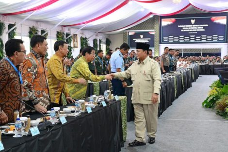 Presiden Prabowo Subianto saat memberikan taklimat kepada 800 perwira tinggi TNI dan Polri di Istana Kepresidenan Jakarta, Rabu (7/10/2026).(Dok. Biro Pers, Media, dan Informasi Sekretariat Presiden)