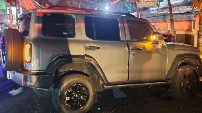 Foto: Mobil GWM Tank menabrak 3 kendaraan di Jakbar. Pemotor tewas dan seorang lainnya terluka akibat tertabrak mobil jenis SUV tersebut. (dok Ist)