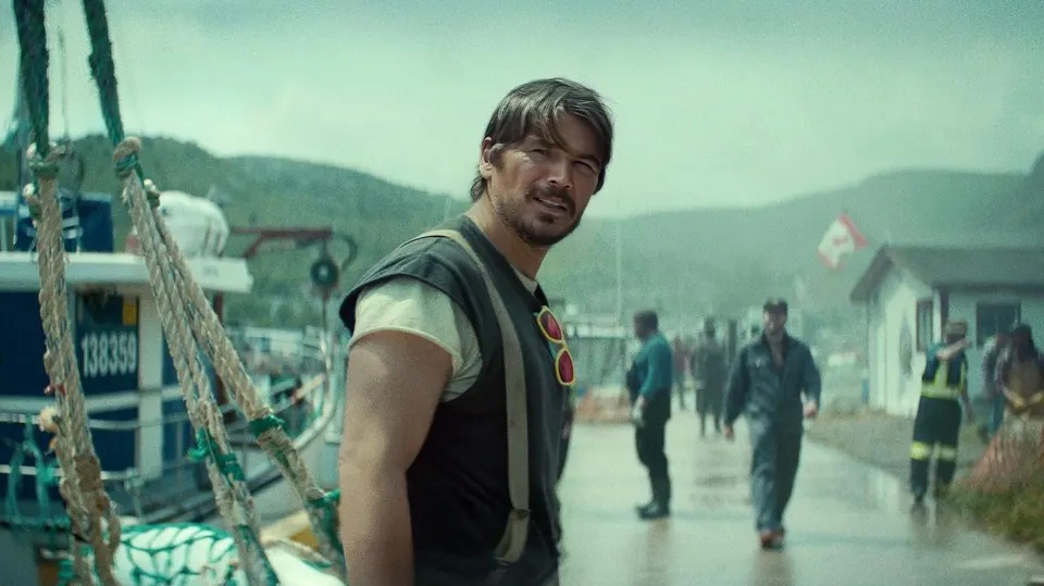 Netflix has just released a new series starring Josh Hartnett where he must do battle with a sea creature to protect his town. And it's good. Netflix