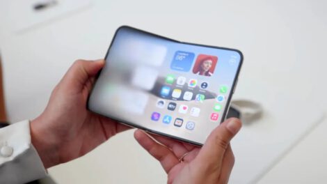 The iPhone Duo's unfolding animation is neat. Celso Bulgatti/CNET