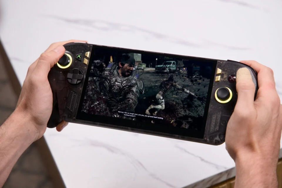 The Asus ROG Xbox Ally X20 feels great, looks great, and would be my favorite handheld PC if it just had performance to match the best from 2026. © Matthew Wille / Gizmodo
