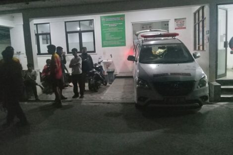 Kondisi di kamar jenazah RSUD Cianjur, Jawa Barat, Sabtu (27/10/2026) malam saat pemulasaraan jenazah seorang peserta ITB Ultra Marathon yang ditemukan kolaps di pinggir jalan dan dinyatakan meninggal dunia.(KOMPAS.COM/FIRMAN TAUFIQURRAHMAN)