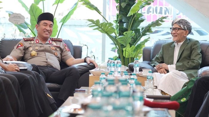 Kapolri silaturahmi ke Rais Aam PBNU di Surabaya/Foto: Istimewa