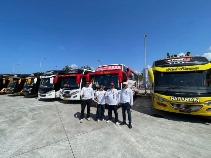 Junaidi Kasum saat melakukan evaluasi dan pemantauan layanan bus MotoGP Mandalika 2026 lalu. (Suara NTB/ist)