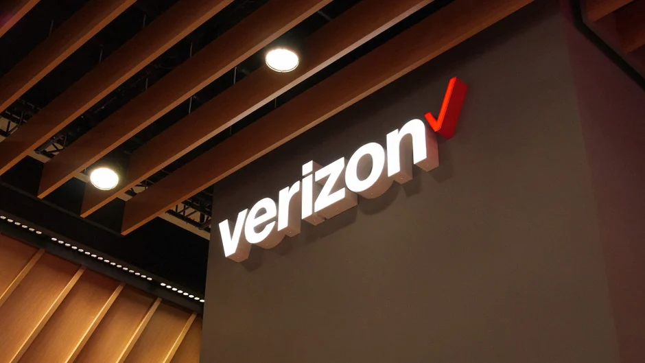 Verizon logo on a wall. | Image by PhoneArena